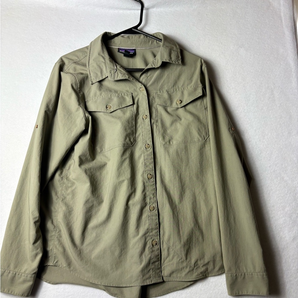 Patagonia Women’s Snap Front Hiking Shirt Size Medium Green Long Sleeve Shirt
